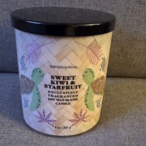Bath & Body Works Sweet Kiwi & Starfruit Soy Candle